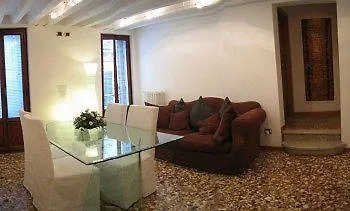 Ca Loredan 2* البندقية